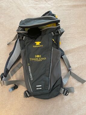 Tenaya Lodge Clear Creek 10 Men's Hydration Pack - Gray/Yellow